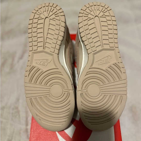 Nike Women’s Dunk Low SE - Picture 8 of 9